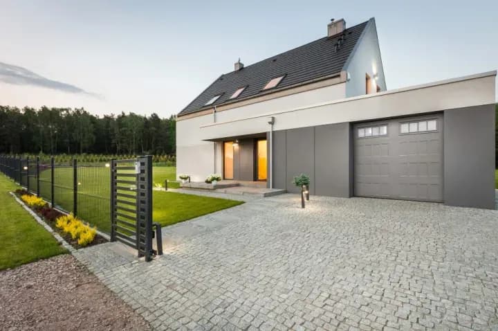 Raynor Encore EN200 — Residential Garage Doors, Residential doors